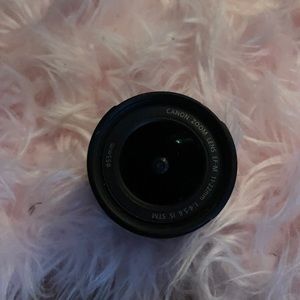 Canon zoom lens, great for getting zoomed out and zoomed in videos or pictures